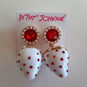 Betsey Johnson White Strawberry Red Crystal Faux Pearl Gold Tone Earring…